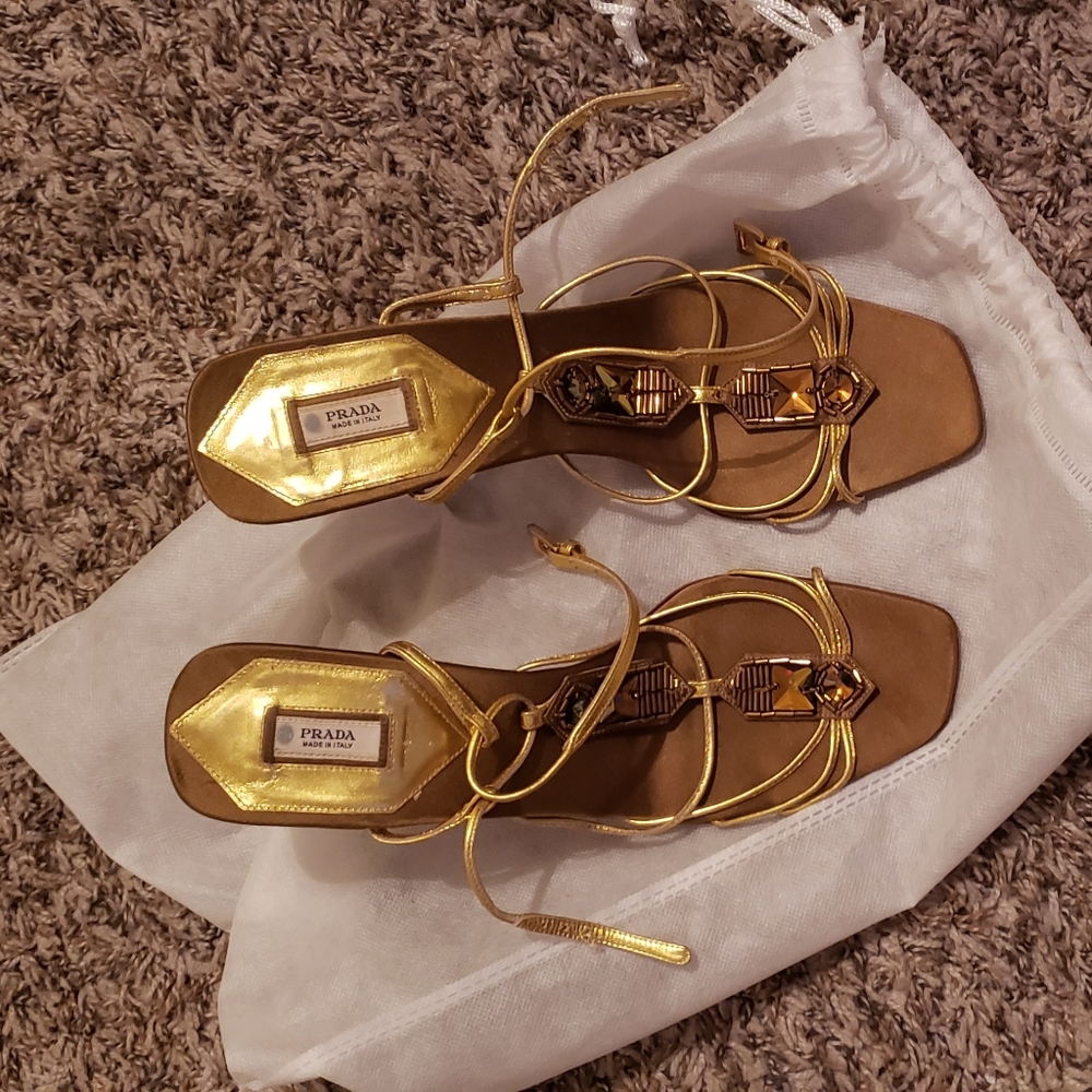 Authentic prada heels Size 40